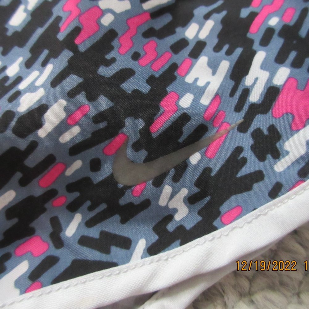 Patterned Nike Athletic Shorts - image 2